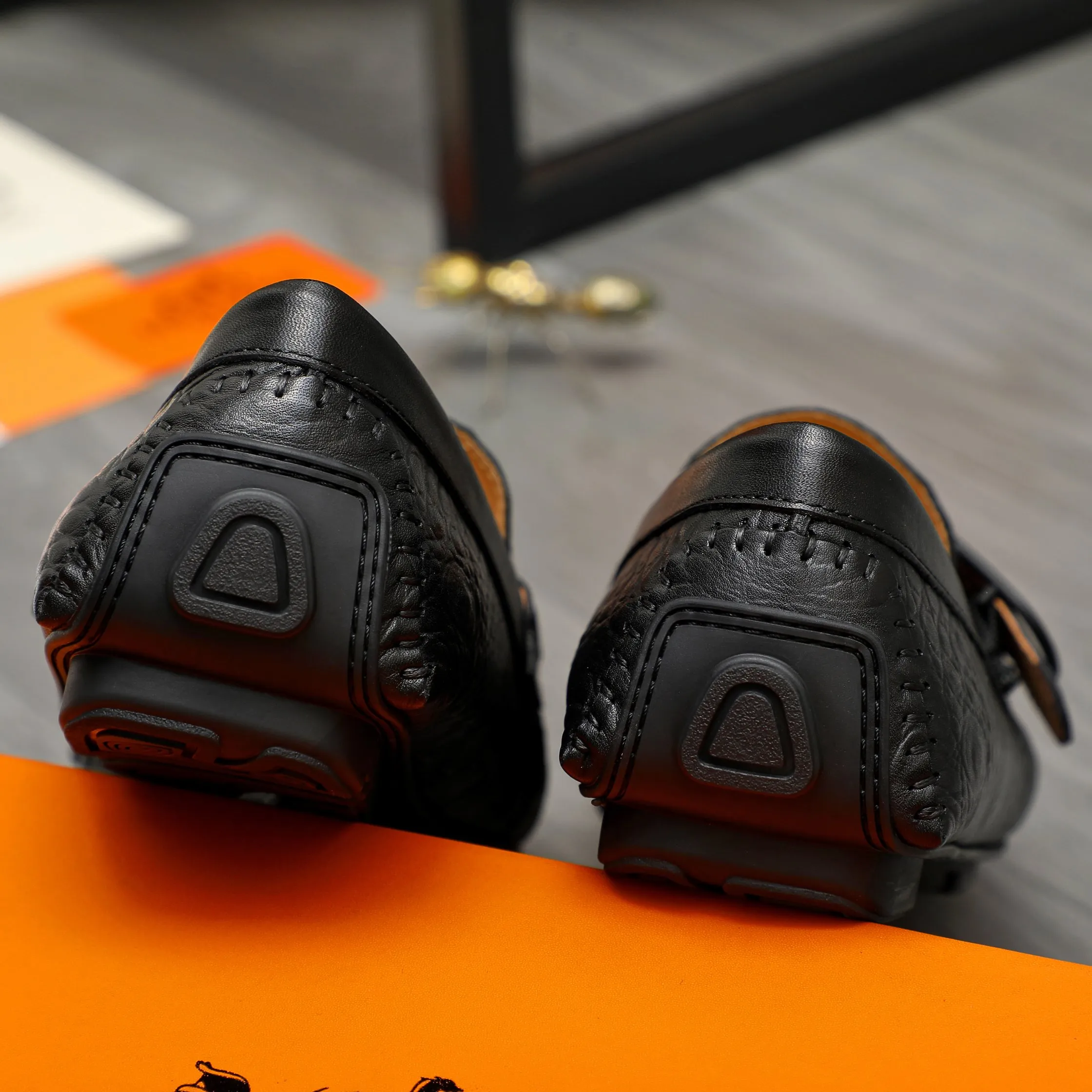 P380 Product trademark: HERMES "Hermes" casual slip-on men's shoes Regular size: 38-44 Product material: Selected crocodile pattern cowhide upper, pigskin lining, rubber outsole